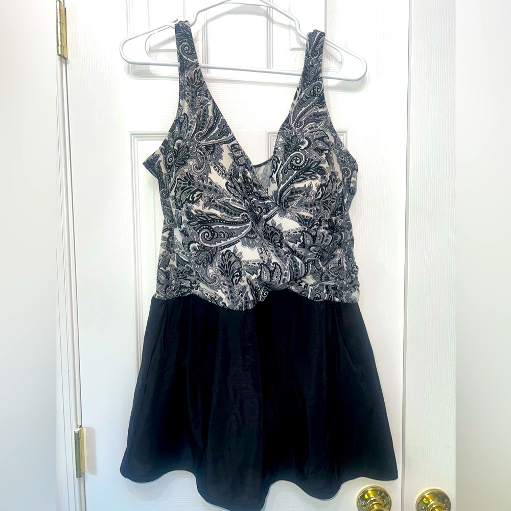 Lands End black and white paisley swim dress size 20